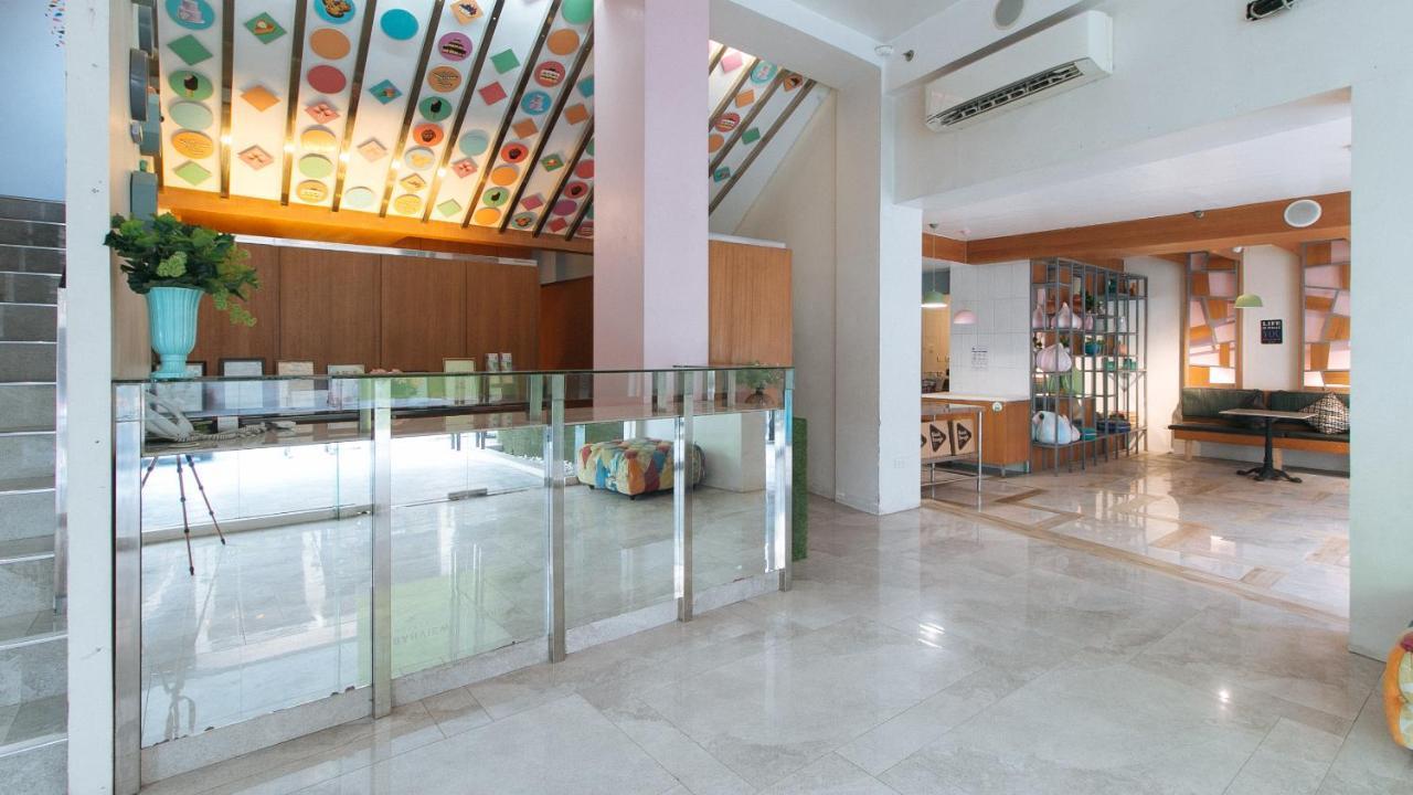Urbanview At Lacson Street Bacolod City By Reddoorz Exterior foto