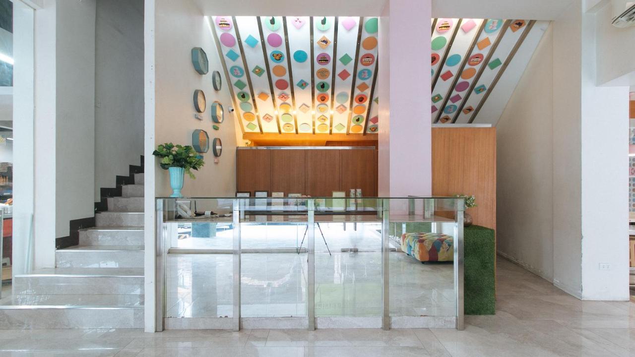 Urbanview At Lacson Street Bacolod City By Reddoorz Exterior foto