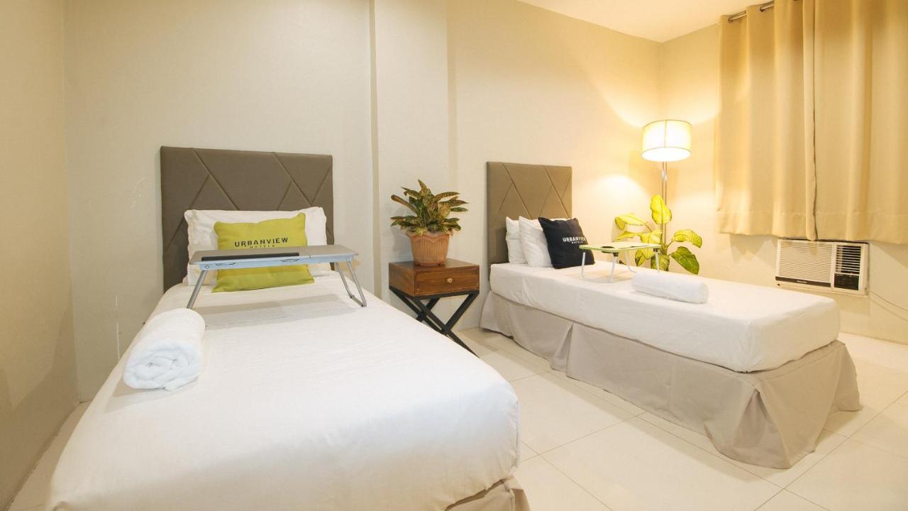 Urbanview At Lacson Street Bacolod City By Reddoorz Exterior foto