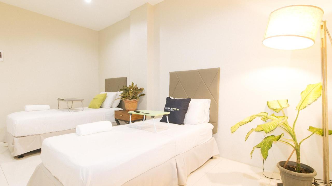 Urbanview At Lacson Street Bacolod City By Reddoorz Exterior foto