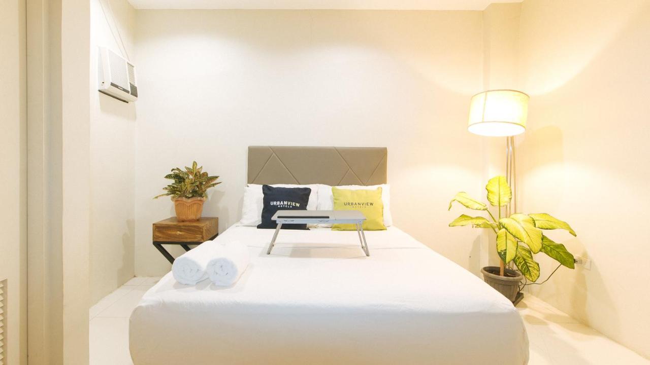 Urbanview At Lacson Street Bacolod City By Reddoorz Exterior foto
