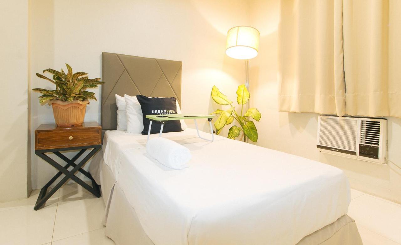Urbanview At Lacson Street Bacolod City By Reddoorz Exterior foto